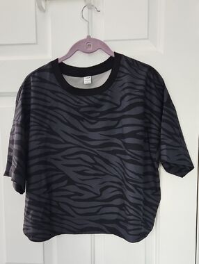 Old Navy Active Zebra-Print Short Sleeve Tee